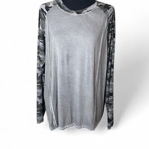 POL Gray and Camo Print Oversized Long Sleeve Shirt Women’s L
